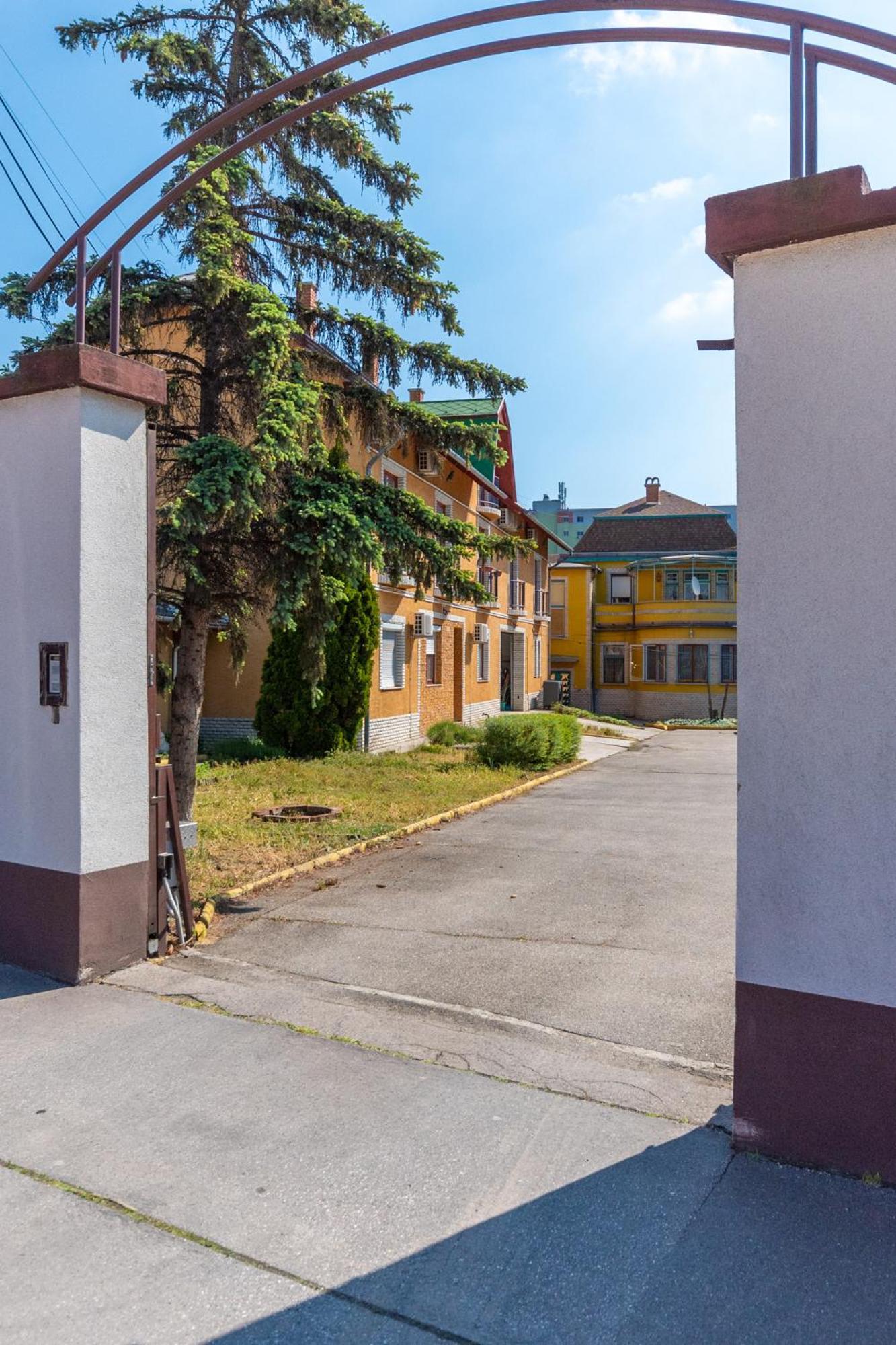 R Apartments Budapeste Exterior foto
